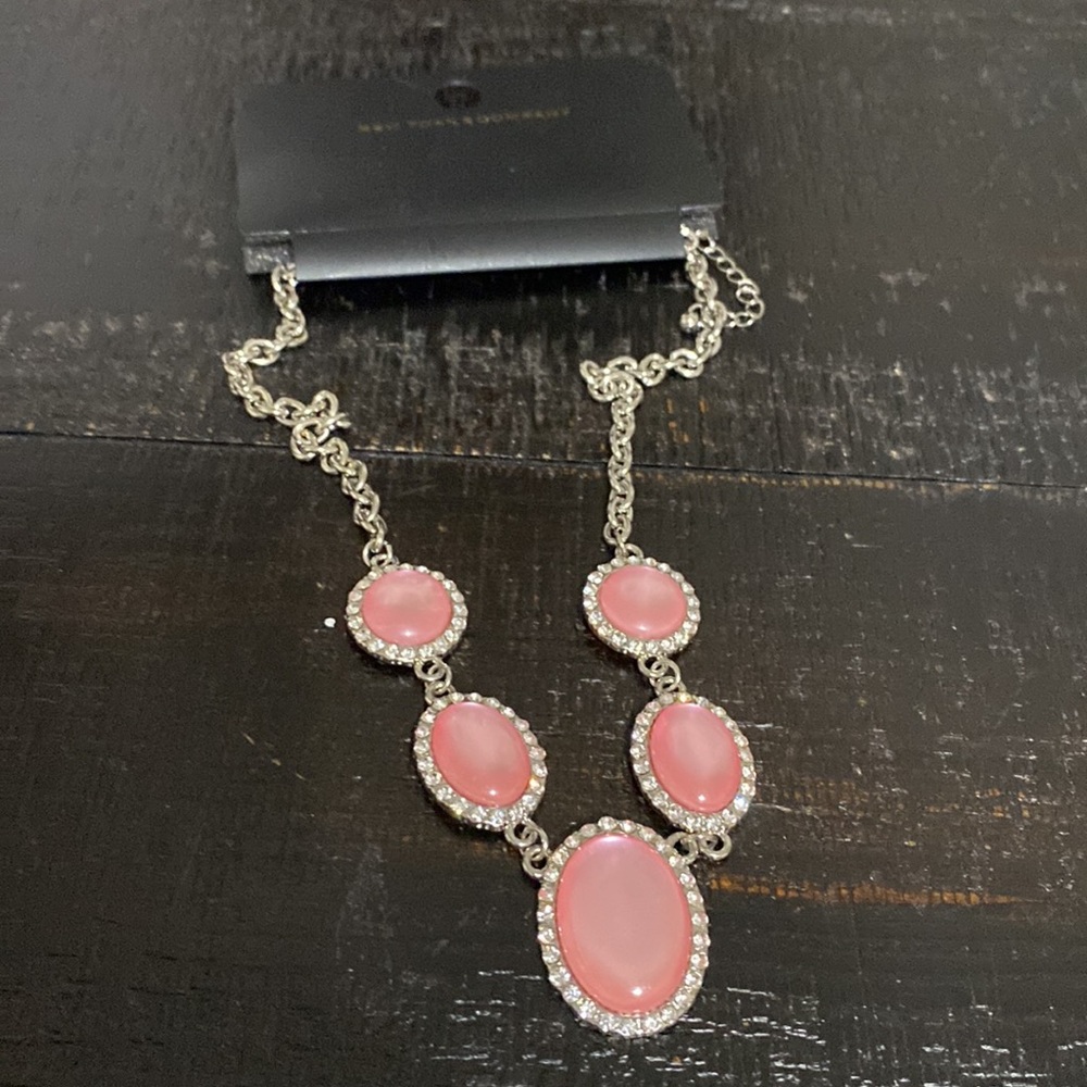Elegant NWT New York & Company Pink & Silver Tone Necklace! - Picture 4 of 6